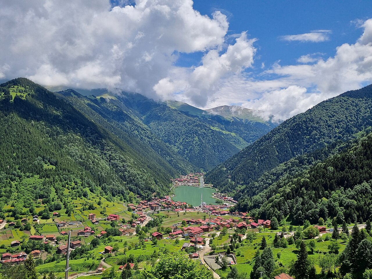 Uzungöl lake and village among mountains in Trabzon
